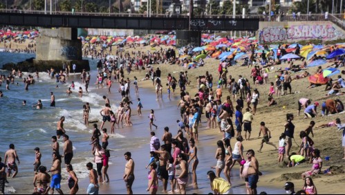 Infectóloga alerta sobre relajo en autocuidado: 'Para la vacuna todavía falta y falta bastante'