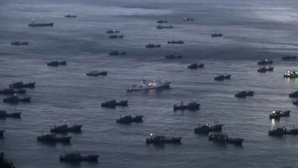 Armada vigila flota pesquera china que navega frente a las costas chilenas Armada vigila flota pesquera china que navega frente a las costas chilenas