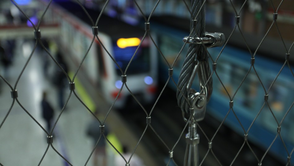 Imagen referencial, AgenciaUno. Investigan sustancia: Corte en la Alameda y cierre de estación de Metro por procedimiento