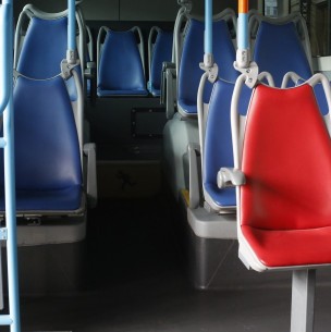 Padre dejó encerrado toda la noche a su hijo de 7 años en un bus: Se fue a beber con un amigo Padre dejó encerrado toda la noche a su hijo de 7 años en un bus: Se fue a beber con un amigo