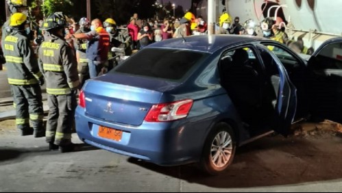 Tren de carga impacta contra automóvil particular en Maipú