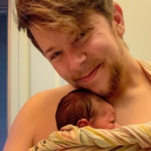 Hombre trans da a luz a su bebé: Hombre trans da a luz a su bebé: