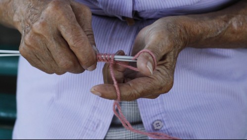 Confirman contagio de coronavirus de adulto mayor en viaje Sernatur y abren investigación