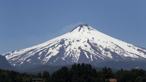 Reportan pulso eruptivo en volcán Villarrica: Se mantiene Alerta Amarilla en comunas de la zona