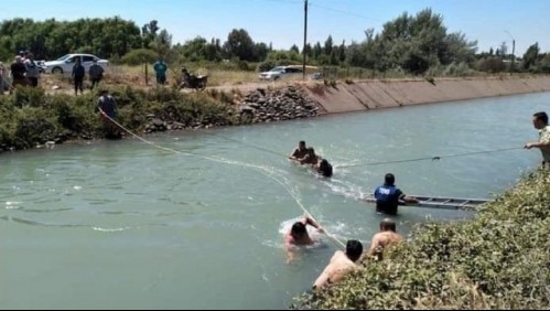 Madre y lactante mueren luego que el vehículo en el que se trasladaban cayera a un canal