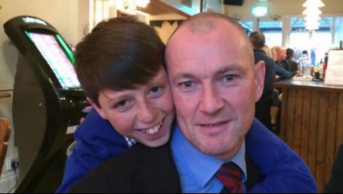 Exmilitar muere tras jugar a las cachetadas con su hijo en Inglaterra