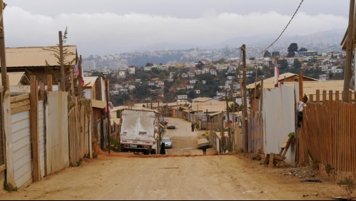Minvu: En Chile hay 214 campamentos ubicados en zonas de riesgo potencialmente graves
