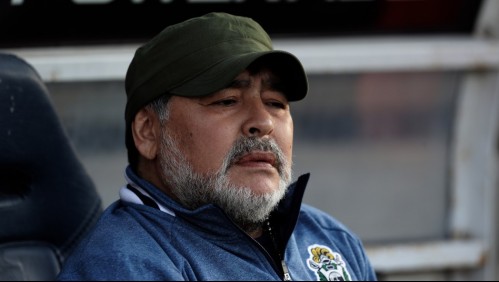 Con un habano y una cerveza: Filtran polémico video de Maradona días antes de ser operado