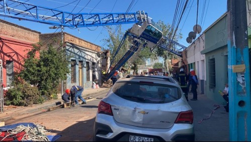 Grúa cae sobre casas en Independencia: Dos adultos y un menor lesionados