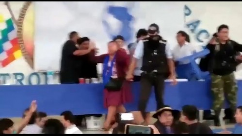 Evo Morales sufre 'lluvia de sillas' durante asamblea de su partido