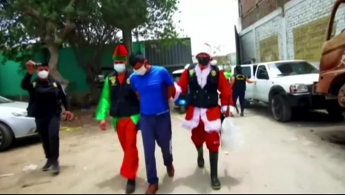 'Santa Claus' y sus 'elfos' participan en sorprendente redada antidrogas en Perú