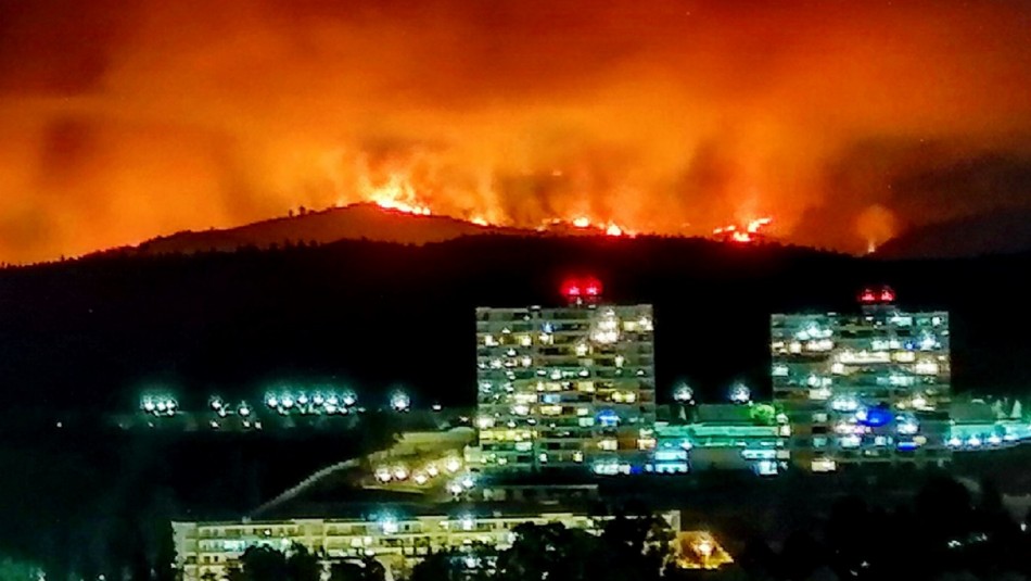 Declaran Alerta Roja en Quilpué por incendio forestal cercano a sectores habitados Declaran Alerta Roja en Quilpué por incendio forestal cercano a sectores habitados