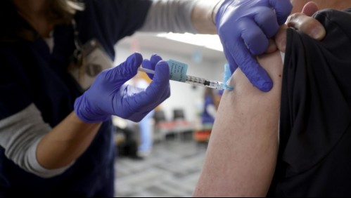 Vacuna Pfizer: Trabajadora de la salud sufre reacción alérgica grave tras recibir fórmula