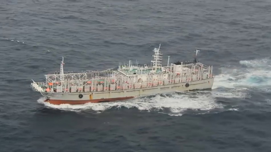 Las inéditas imágenes de la flota china que navega frente a las costas de Chile Las inéditas imágenes de la flota china que navega frente a las costas de Chile