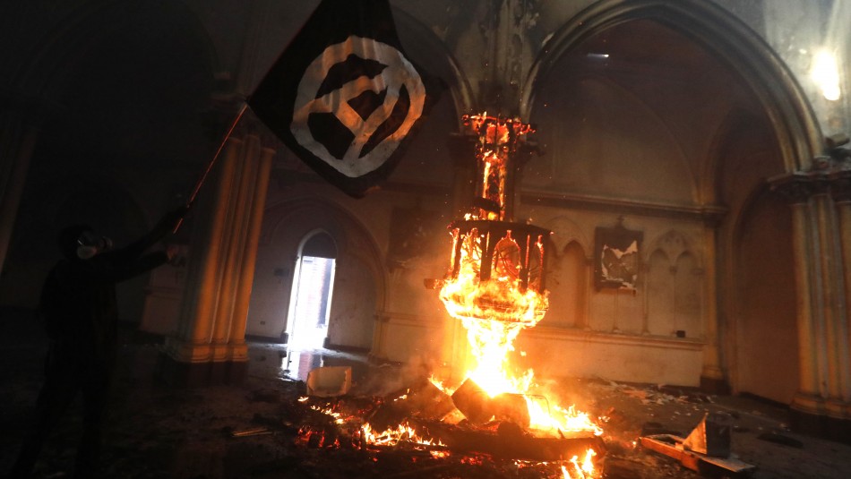incendio iglesia carabineros Fiscalía pide 14 años de cárcel para acusado de incendiar iglesia de Carabineros