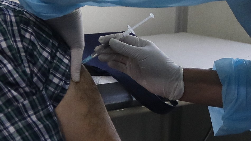 Imagen referencial Cadem: Un 42% está dispuesto a vacunarse