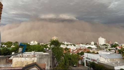 'Parece ciencia ficción': Los videos de la impresionante tormenta de arena que azotó a Argentina