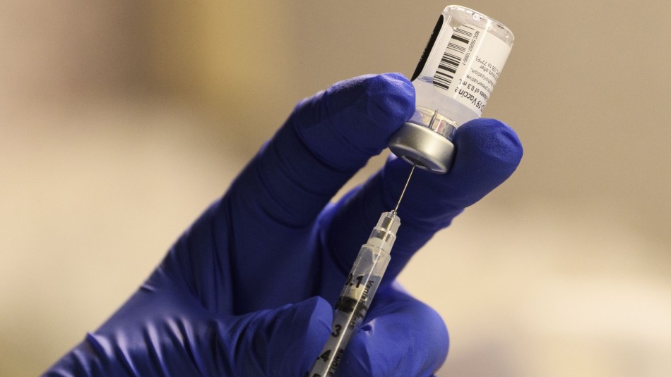 Imagen referencial de archivo Ministro Paris confirma que vacunación contra el coronavirus podría partir este martes