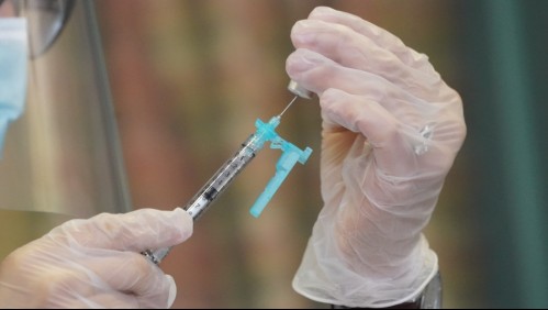 Ministro Paris aclara que nueva cepa de coronavirus 'no afecta la eficacia de las vacunas'