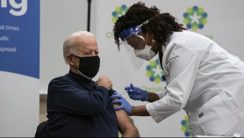 Joe Biden se vacuna contra el coronavirus: 'No hay nada de qué preocuparse'