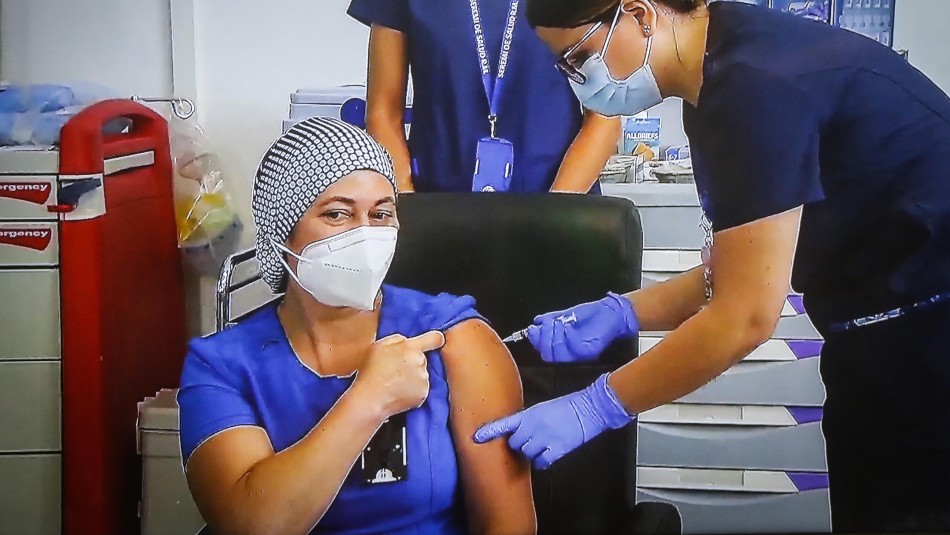 Primera vacunada Trabajadora TENS es la primera chilena en recibir la vacuna contra el coronavirus en el país