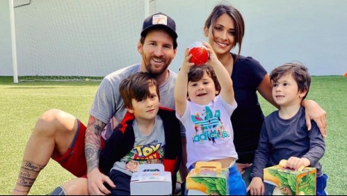 La lujosa pijama de Antonela Roccuzzo, Leo Messi y sus hijos en su retrato navideño