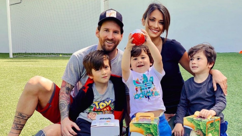 La lujosa pijama de Antonela Roccuzzo, Leo Messi y sus hijos en su retrato navideño La lujosa pijama de Antonela Roccuzzo, Leo Messi y sus hijos en su retrato navideño