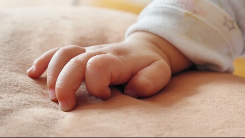 Bebé de 17 meses falleció luego de tragarse una pila del control remoto