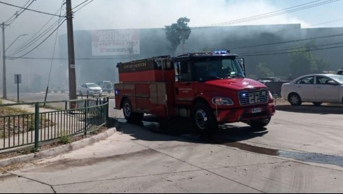 Incendio afecta a bodegas ubicadas en la comuna de San Bernardo
