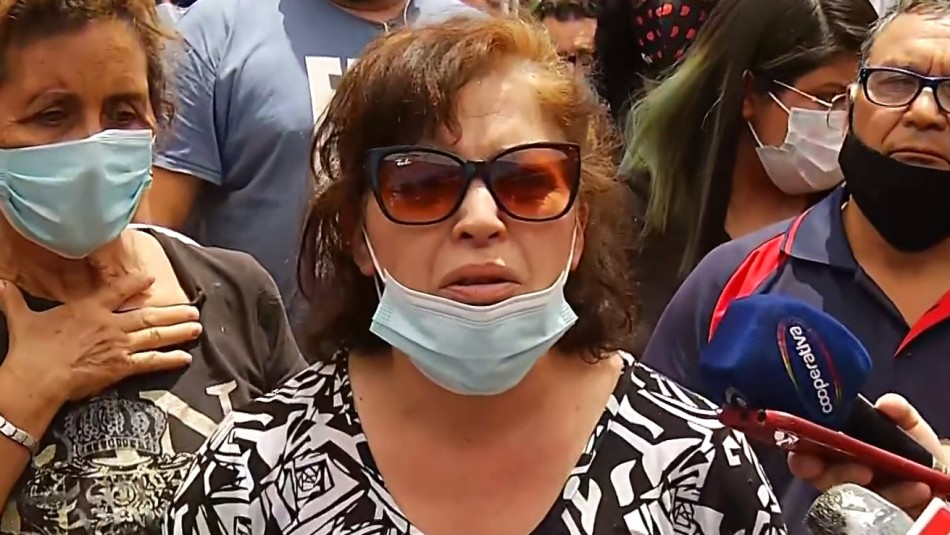 Madre de María Isabel Pavez Madre de María Isabel Pavez en velorio de su hija: