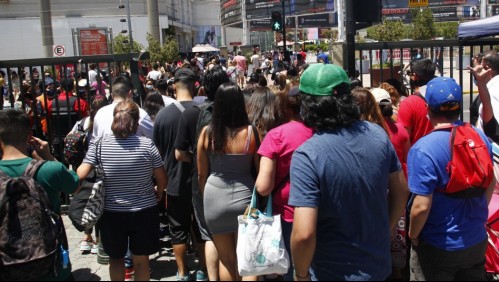 Experto dice que 'segunda ola' de contagios llegó en algunas regiones pero no en Santiago