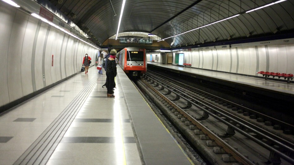 Falla Metro de Santiago Metro de Santiago reportó falla técnica en Línea 3