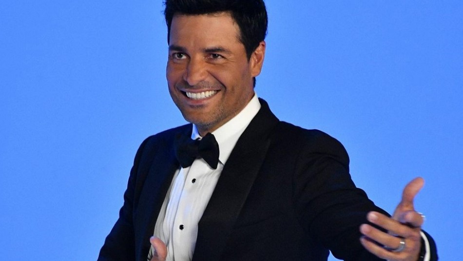 Un elegante Chayanne dio emotivo mensaje despidiendo el año: Un elegante Chayanne dio emotivo mensaje despidiendo el año:
