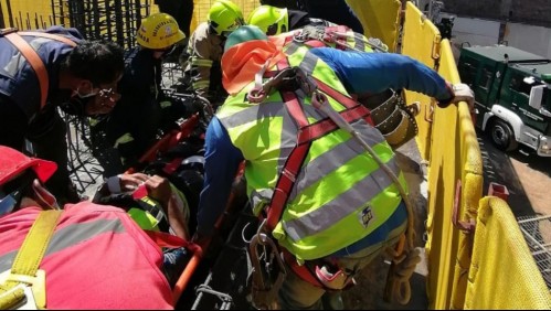 Rescatan a trabajador que cayó desde el tercer piso de una construcción en Ñuñoa