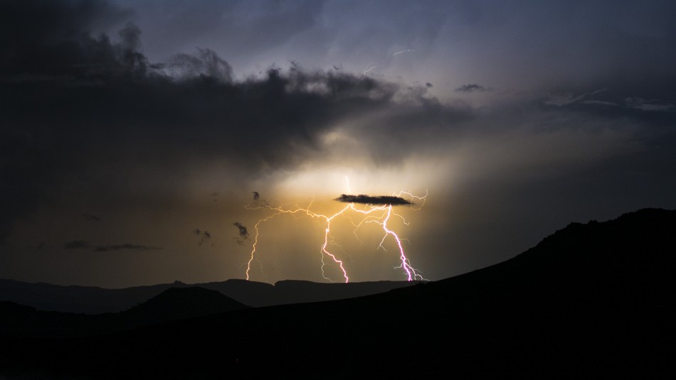 Meteorología emite aviso de probables tormentas eléctricas en cordillera de siete regiones Meteorología emite aviso de probables tormentas eléctricas en cordillera de siete regiones