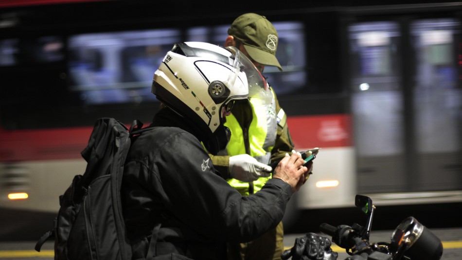 Carabineros informó que hubo más de 800 detenidos en la última jornada Autoridad reporta que hubo más de 800 detenidos en las últimas 24 horas