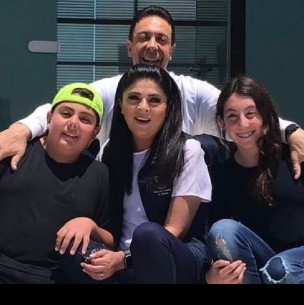 Victoria Ruffo deja ver sus canas y presenta el nuevo look de sus mellizos con el cabello teñido