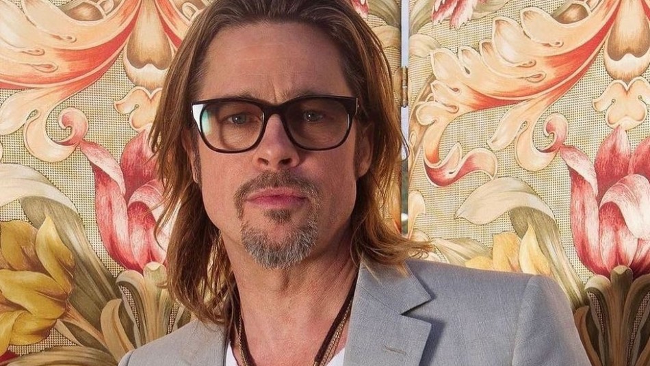 Brad Pitt reaparece disfrutando de unas vacaciones y deja ver su espalda llena de tatuajes Brad Pitt reaparece disfrutando de unas vacaciones y deja ver su espalda llena de tatuajes