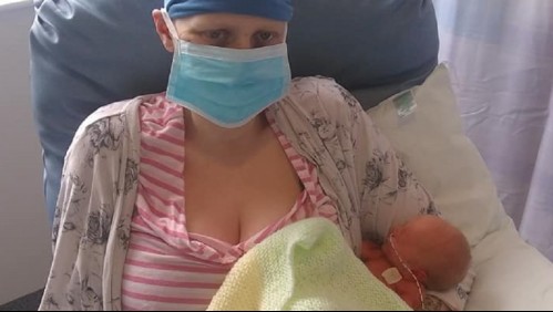 Mujer rechazó quimioterapia para dar a luz a su tercer hijo: Los médicos le dan dos años de vida