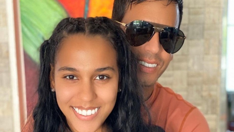 Ella es la hermosa hija de Tito Ella es la hermosa hija de Tito