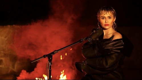 Con Elton John incluido: Miley Cyrus revela detalles de su disco de covers de Metallica