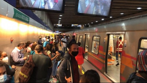 Falla técnica en Línea 4 del Metro genera aglomeración en vagones y estaciones
