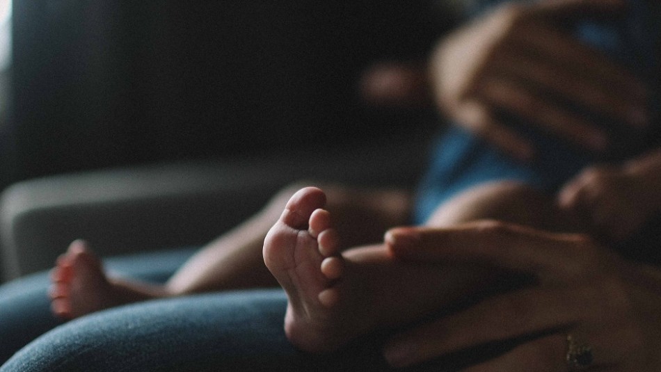 Adolescente intenta vender a su bebé por menos de 150 dólares y es detenida Adolescente intenta vender a su bebé por menos de 150 dólares y es detenida