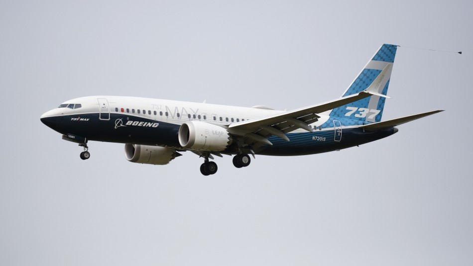 Desaparece avión Boeing 737-500 en Indonesia Desaparece avión que iba con 62 personas a bordo en Indonesia
