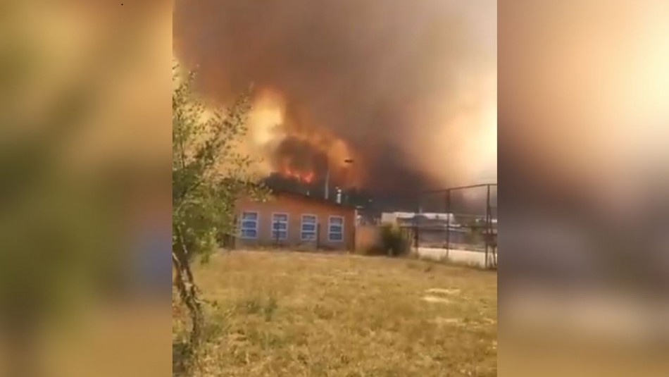 Incendio Purén Onemi ordena evacuar Villa Esmeralda por incendio forestal en Purén
