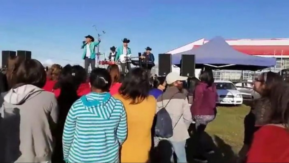 Abren sumario por feria de verano en Puerto Montt que tuvo baile y show de banda de rancheras Abren sumario por feria de verano en Puerto Montt que tuvo baile y show de banda de rancheras