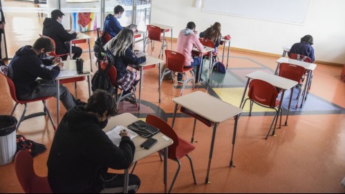 Confirman que año escolar comenzará el 1 de marzo pese a alza de contagios