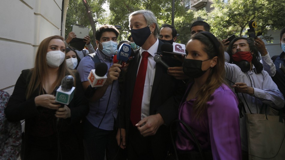 kast partido republicano Constituyentes y alcaldes: Manifestaciones en Servel tras inscripción del partido de Kast