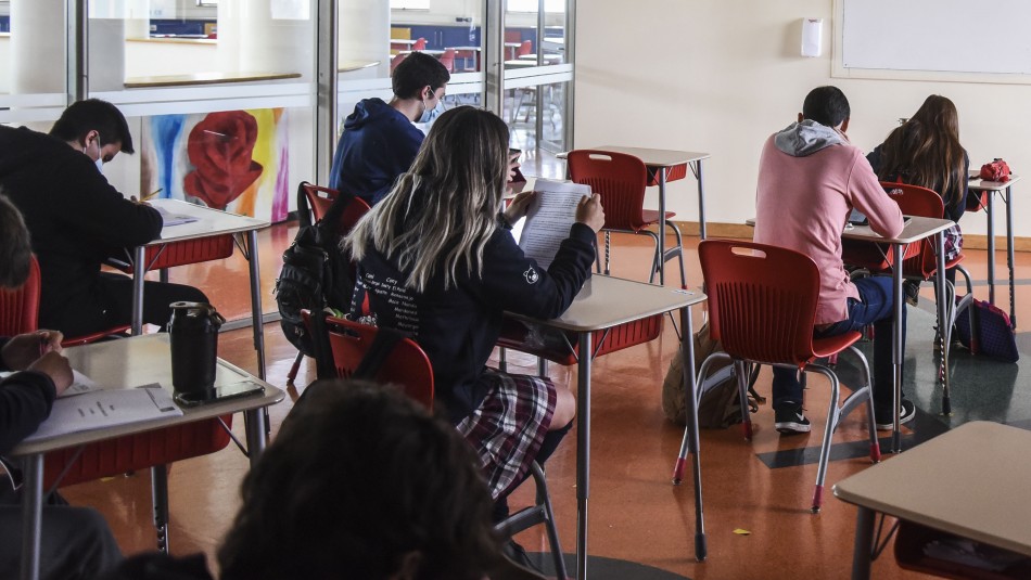 Anuncian proyecto de ley que fomenta participación de escolares en proceso constituyente Anuncian proyecto de ley que fomenta participación de escolares en proceso constituyente