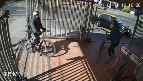 Detienen a hombre que atacó con un arma blanca a su expareja: Video registró la agresión